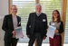 v.li.: Student Simon Fischer, Heinz-Rudi Spiegel von der Marga und Kurt Möllgaard-Stiftung, Studentin Lea Mascha Benz