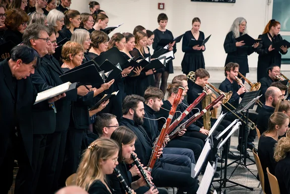 Seitenansicht des Uniorchesters