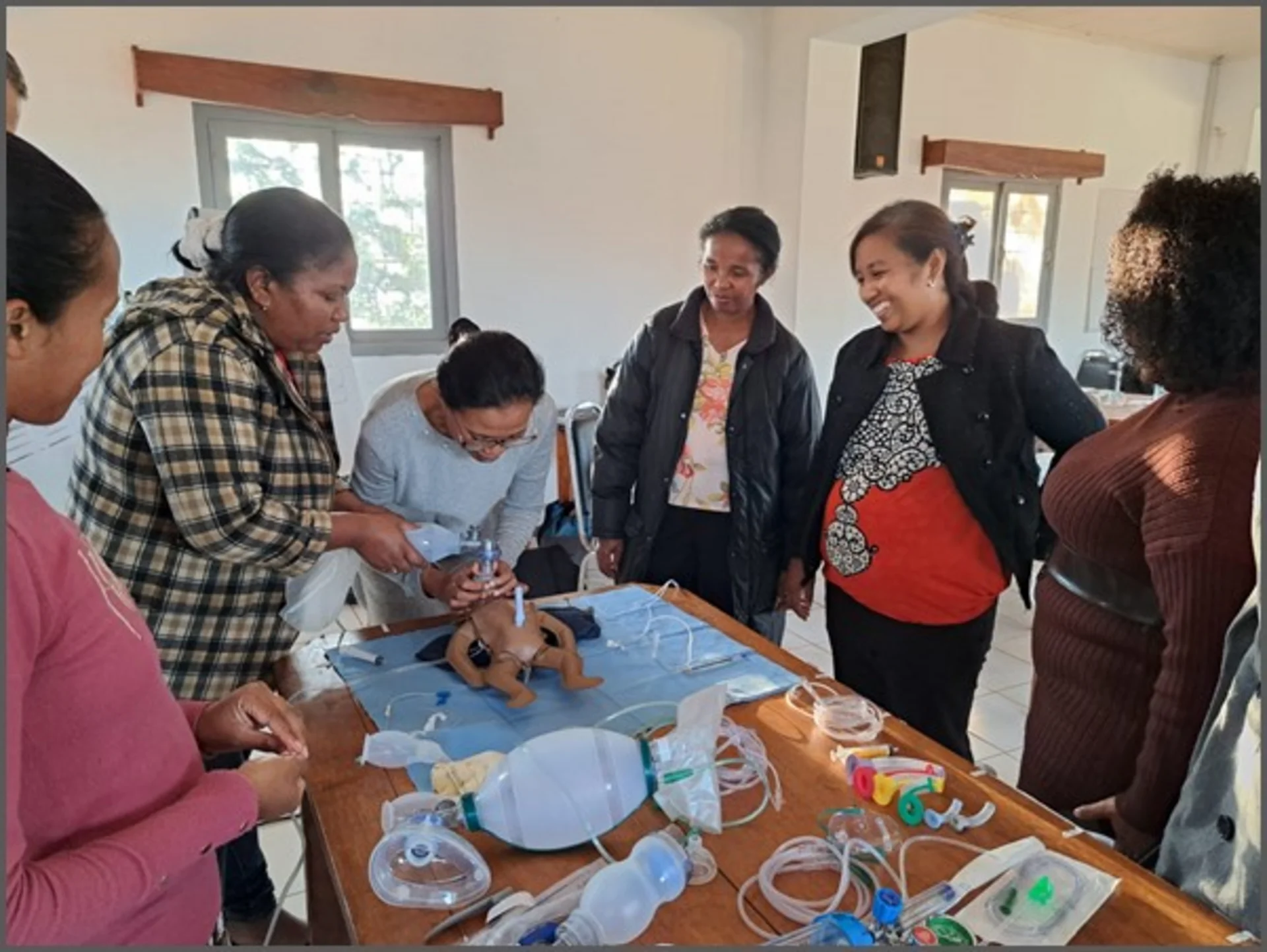 Mehrere Personen in einer Trainingssituation