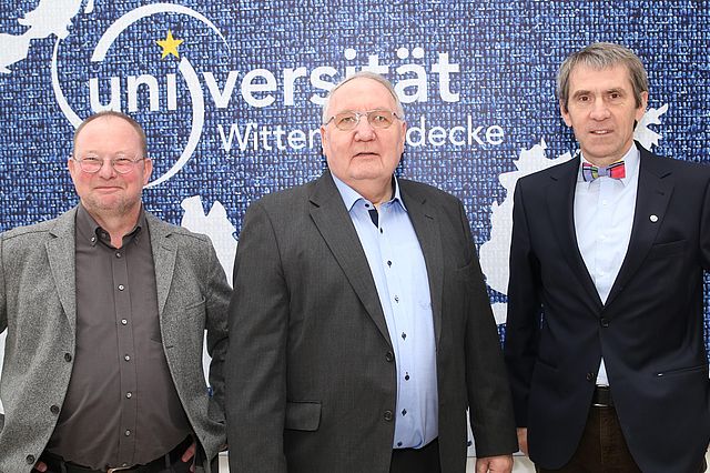 vlnr.: Prof. Dr. Claus Volkenandt, Prof. Winfried Pinninghoff und Prof. Dr. Martin Butzlaff (Präsident der Universität Witten/Herdecke)