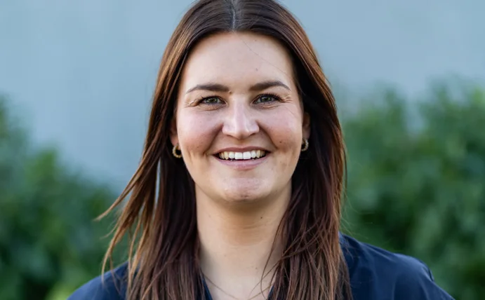 Porträtfoto von Julia Brunow