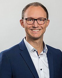 Portrait photo of Univ.-Prof Dr Sven Meister