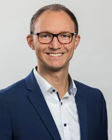 Porträtfoto von Univ.-Prof. Dr. Sven Meister