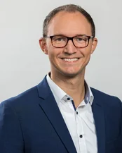 Portrait photo of Univ.-Prof Dr Sven Meister