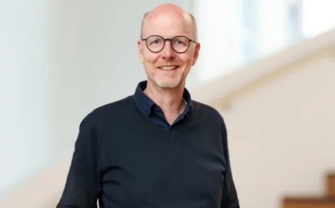 Porträtbild von Prof. Dr. Dirk Sauerland