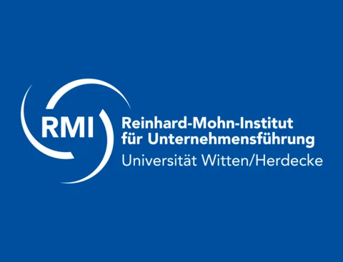 Forschung am Reinhard-Mohn-Institut für Unternehmensführung (RMI) der UW/H (Grafik: Julian Kliem) Weißes Logo des Reinhard-Mohn-Instituts für Unternehmensführung (RMI) der UW/H auf dunkelblauem Hintergrund