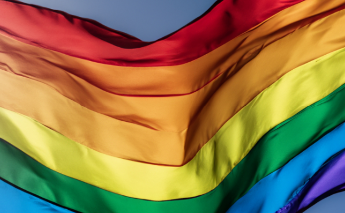 Regenbogenflagge als Zeichen der LGTBQ-Bewegung (Foto: Canva) Regenbogenflagge