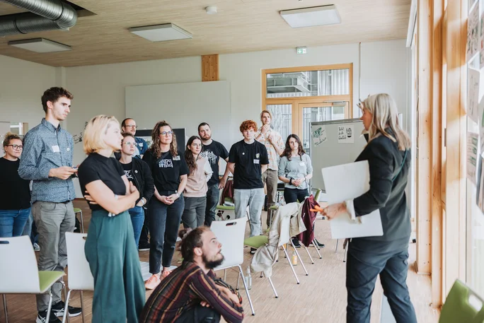 Teilnehmer der Switch Konferenz mit einer Vortragenden