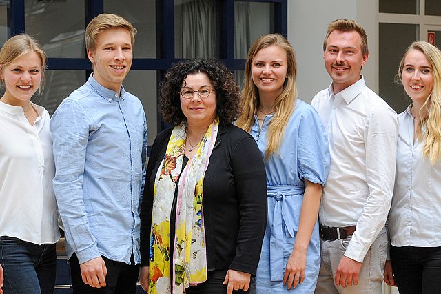 The student organizing committee 2019 together with Professor Dr. Sabine Bohnet-Joschko