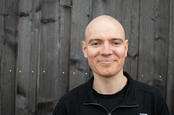 Yannik Kulik ist Alumnus des Master-Studiengangs Psychologie mit dem Schwerpunkt Klinische Psychologie und Psychotherapie an der UW/H. (Foto: privat) Porträtbild von Yannik Kulik