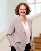 Porträtfoto von Dr. phil. Christiane Wirth-Forsberg