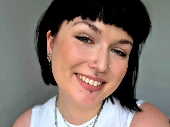 Viktoria is a campaigner for issues such as mental health, feminism and inclusion. (Photo: Private) Portrait of Viktoria Schutschmann.