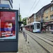Auf einem Plakat an einer S-Bahn-Haltestelle ist die Kampagne der UW/H zu sehen.