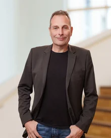 Portrait photo of Univ.-Prof Dr Thomas Ostermann