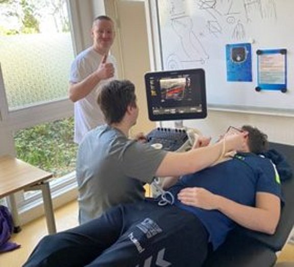 Darstellung einer Praxisübung Sonografie