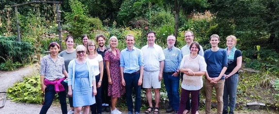 Gruppenfoto des GKLS in einem Garten