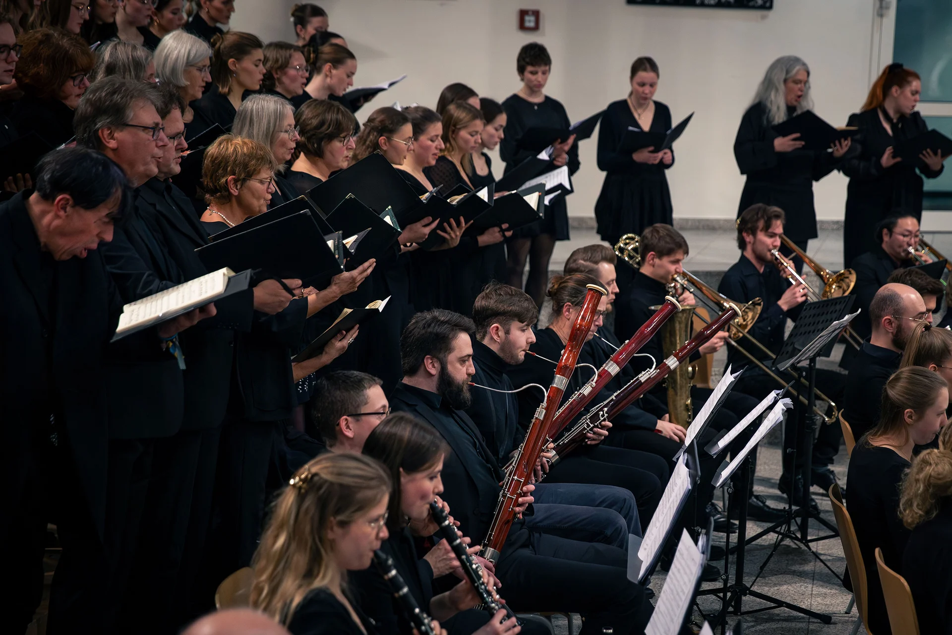 The UW/H is musical (Photo: UW/H). The photo shows a concert by the choir and orchestra.