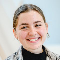Mona Sommer studiert Philosophie, Politik und Ökonomik (PPÖ) in Witten