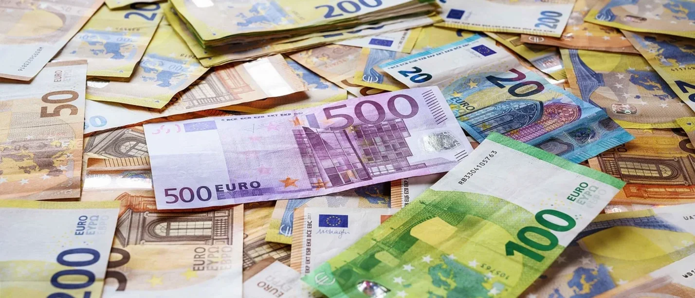 „Finanzkriminalität im Fokus von Banken und Sparkassen: Geldwäsche – Betrug – Terrorismusfinanzierung“ (Foto: pixaby | Willfried Wende) Symbolbild Banknoten