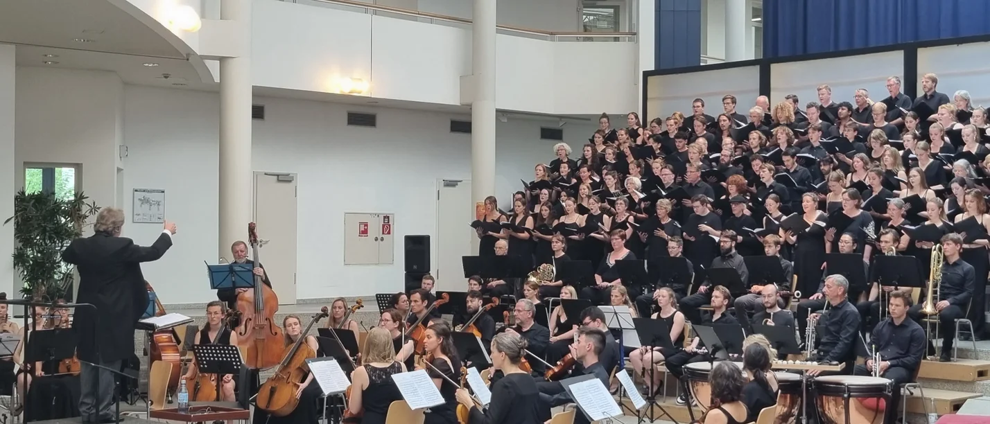 Symbolbild des UW/H-Chors und Orchesters