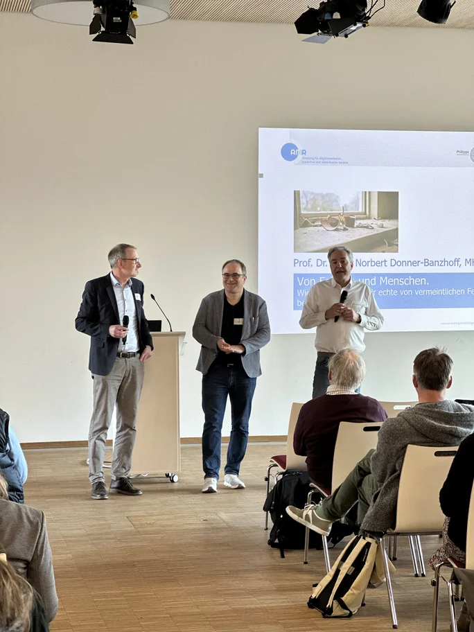 Begrüßung beim Tag der Allgemeinmedizin durch Achim Mortsiefer, Horst Christian Vollmar und Klaus Weckbecker