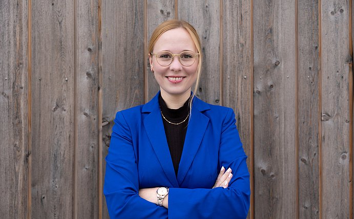 Laura Fischer (Foto: UW/H | Michael Schwettmann) Porträtfoto von Laura Fischer