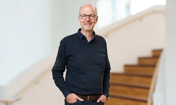 Univ.-Prof. Dr. Dirk Sauerland (Foto: UW/H) Porträtfoto von Univ.-Prof. Dr. Dirk Sauerland