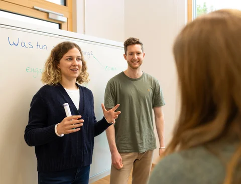 Preparing to study in Germany (Photo: UW/H | Michael Schwettmann) A meeting to prepare for your studies at Witten/Herdecke University