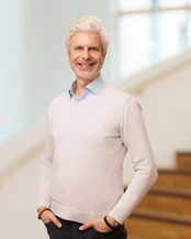 Porträtfoto von Prof. Dr. Tobias Esch