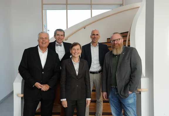 Die Universitätsleitung der UW/H (Foto: UW/H) Gruppenfoto der Präsidiumsmitglieder der UW/H