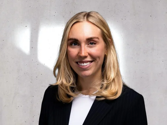 Porträt von Lena Jakobi.