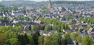 Brilon__Blick_auf_die_Stadt_von_Sueden_Malchen53-wikipedia.JPG