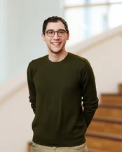 Riccardo Baioni (Photo: Volker Wiciok | UW/H) Portrait photo of Riccardo Baioni