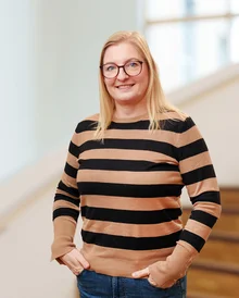Uda Frame-Wenzel (Photo: UW/H | Volker Wiciok) Portrait of a woman
