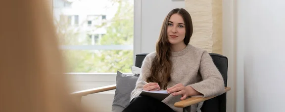 Eine Studentin der Anthroposophischen Psychologie im Diagnoseverfahren 