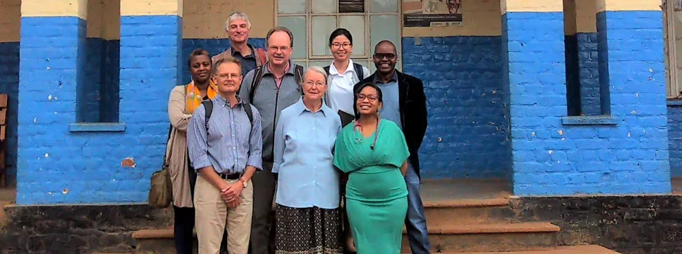 Das Team vor dem Zomba Central Hospital.