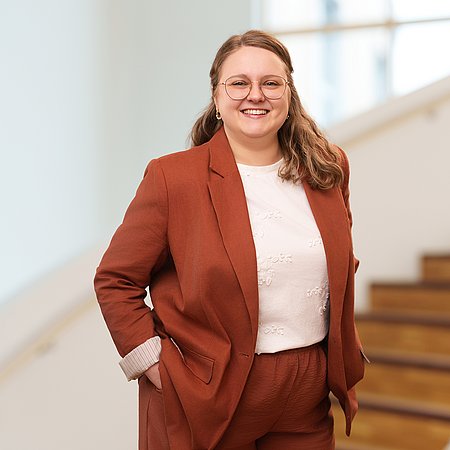 Porträtfoto von Dr. Alina Tausch