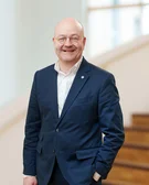 Porträtfoto von Dr. Hermann Siedler