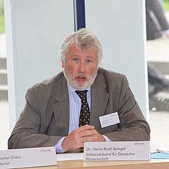 Dr. Heinz-Rudi Spiegel of 'Stifterverband für die Deutsche Wissenschaft' at an information event organised by UW/H Research Funding