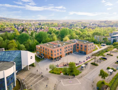 Main campus on Alfred-Herrhausen-Straße in Witten (Photo: UW/H | Johannes Buldmann) Drone image of two buildings