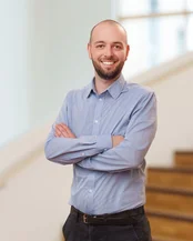 Porträtfoto von Dr. Marcel Riehle