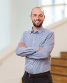 Porträtfoto von Dr. Marcel Riehle