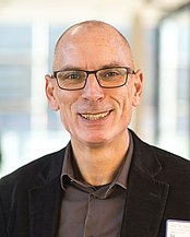 Portrait photo of Prof Dr med. Alfred Längler