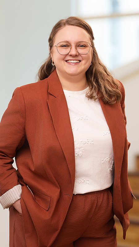 Porträtfoto von Dr. Alina Tausch