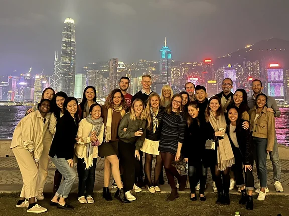 Gruppenfoto von Friederike Hedley und ihren Freund:innen in Hongkong