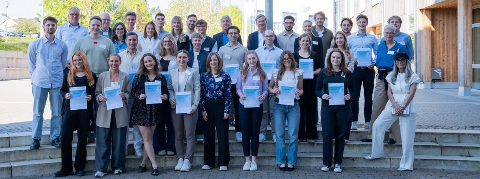 Group photo of scholarship holders and their sponsors on the UW/H campus.