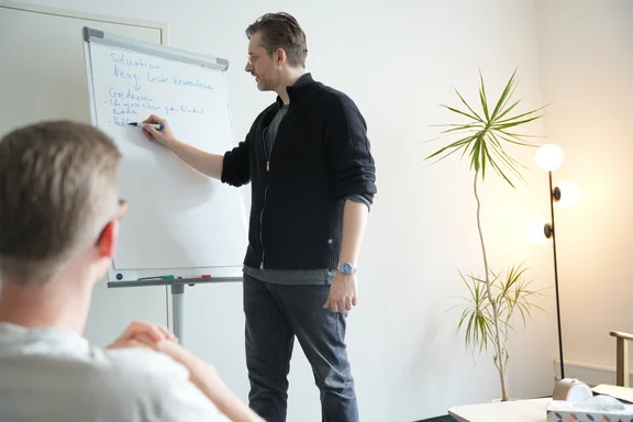 Die Sitzungen dauern 50 Minuten. (Foto: UW/H | Miriam Kreimeyer) Symbolbild Therapie