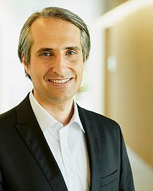 Porträtfoto von Univ.-Prof. Dr. Hendrik Wilhelm