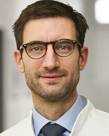 Prof Dr Florian Gebauer (photo: UW/H) Portrait photo of Prof Dr Florian Gebauer