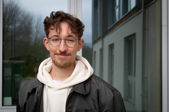 Nils Kruse ist Alumnus des Master-Studiengangs Psychologie mit dem Schwerpunkt Klinische Psychologie und Psychotherapie an der UW/H. (Foto: privat) Porträtbild von Nils Kruse